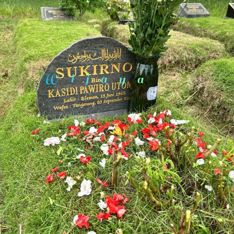 Batu Nisan di Blitar