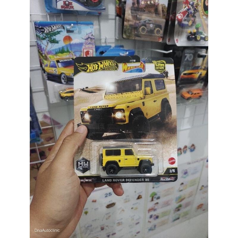 Jual hot wheels premium land Rover defender 90 yellow - kuning - land ...