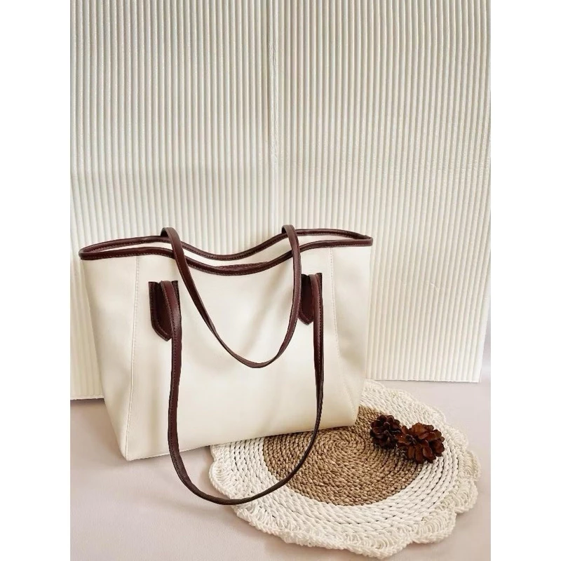 Tas Bahu Klasik Tampak Samping