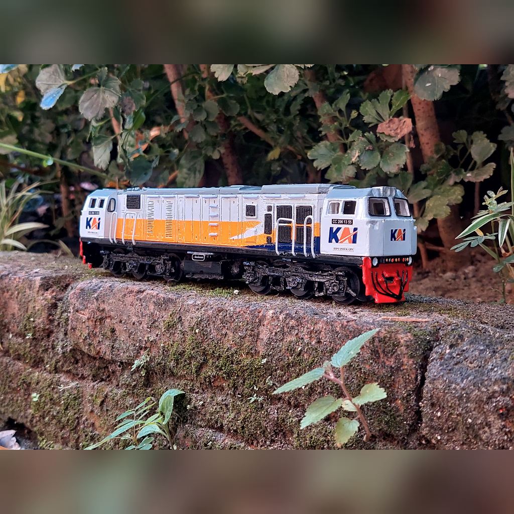 Jual Miniatur Kereta Api Indonesia Lokomotif Cc 206 Bermesin Skala Ho