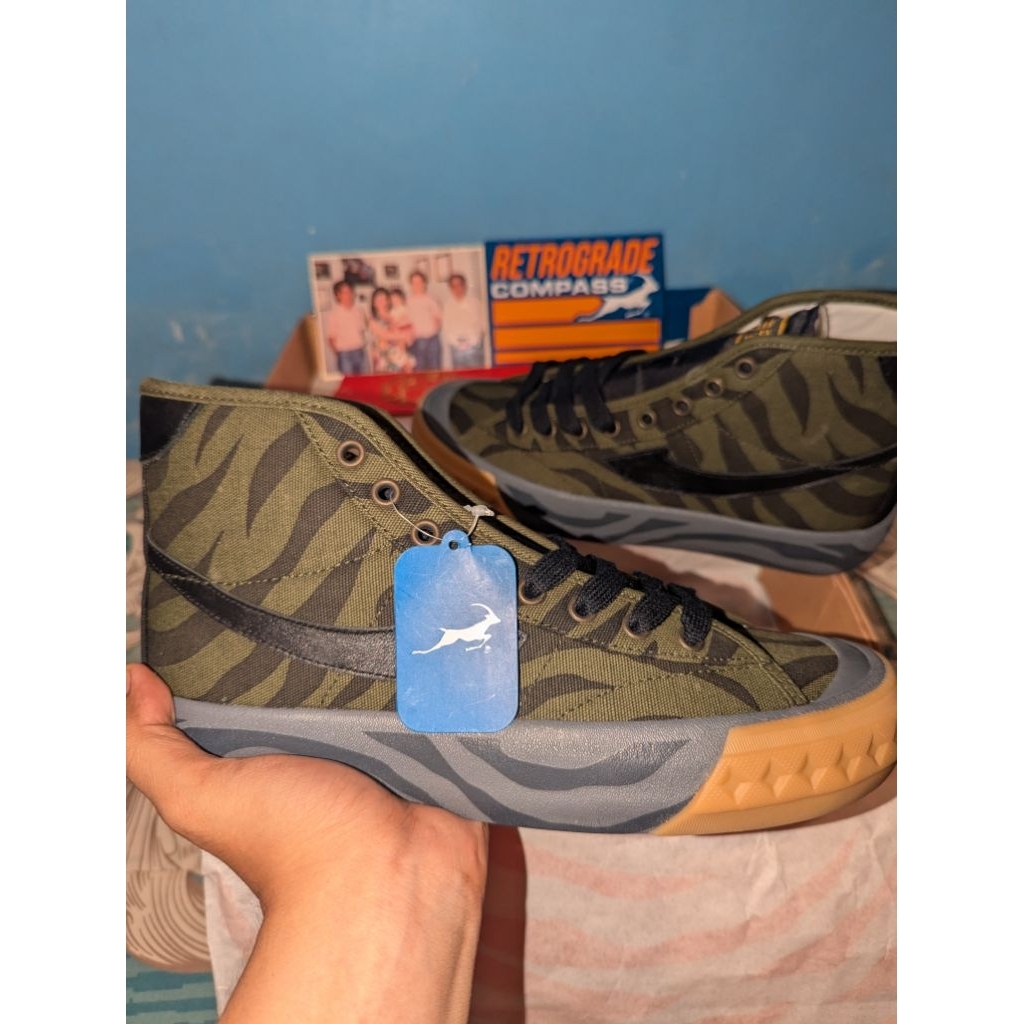 Jual Sepatu Compass High CNY 41 (Limited Edition) BU | Shopee Indonesia
