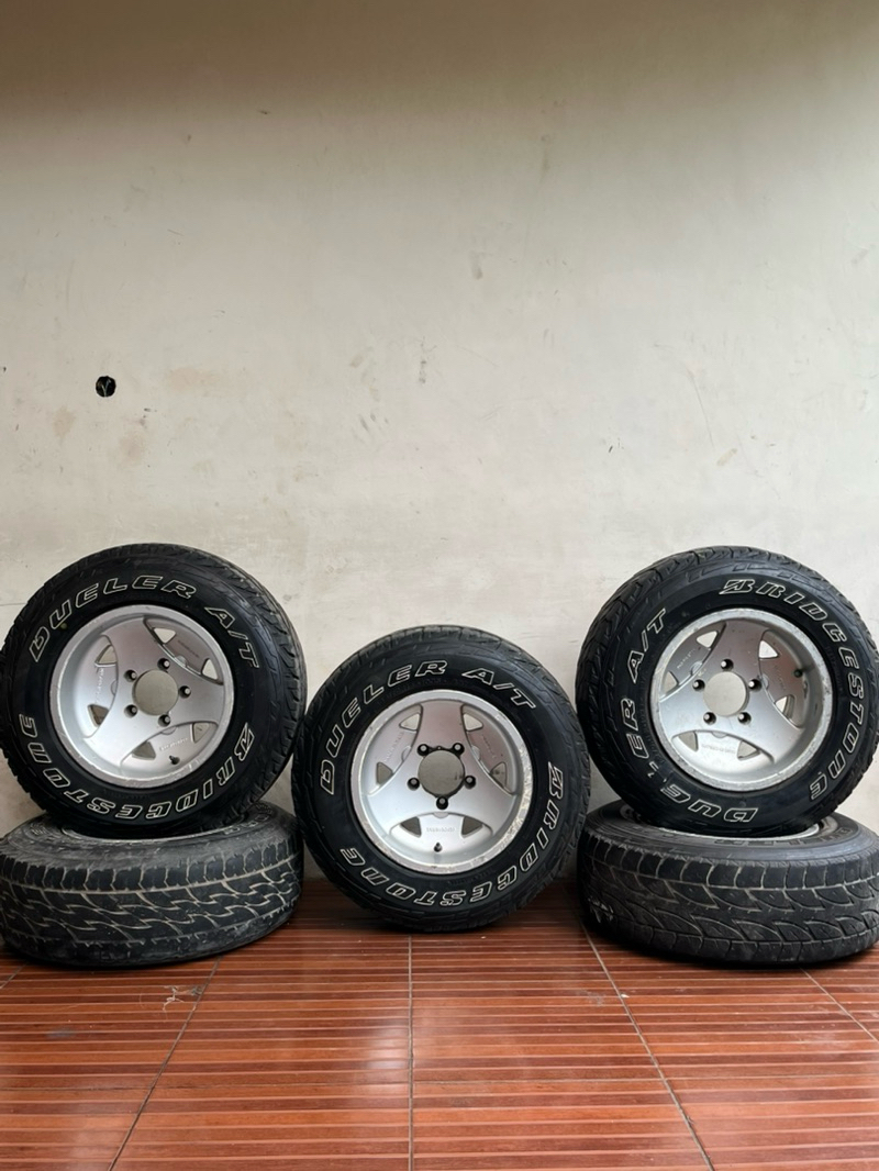 Jual Velg Racing Compomotive R15 8 Inch ET 14 PCD 139,7 + Ban ...