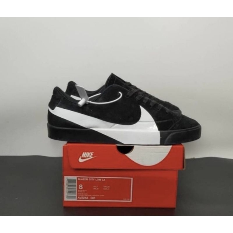 NIKE BLAZER LOW OVERSIZED SWOOSH GREY