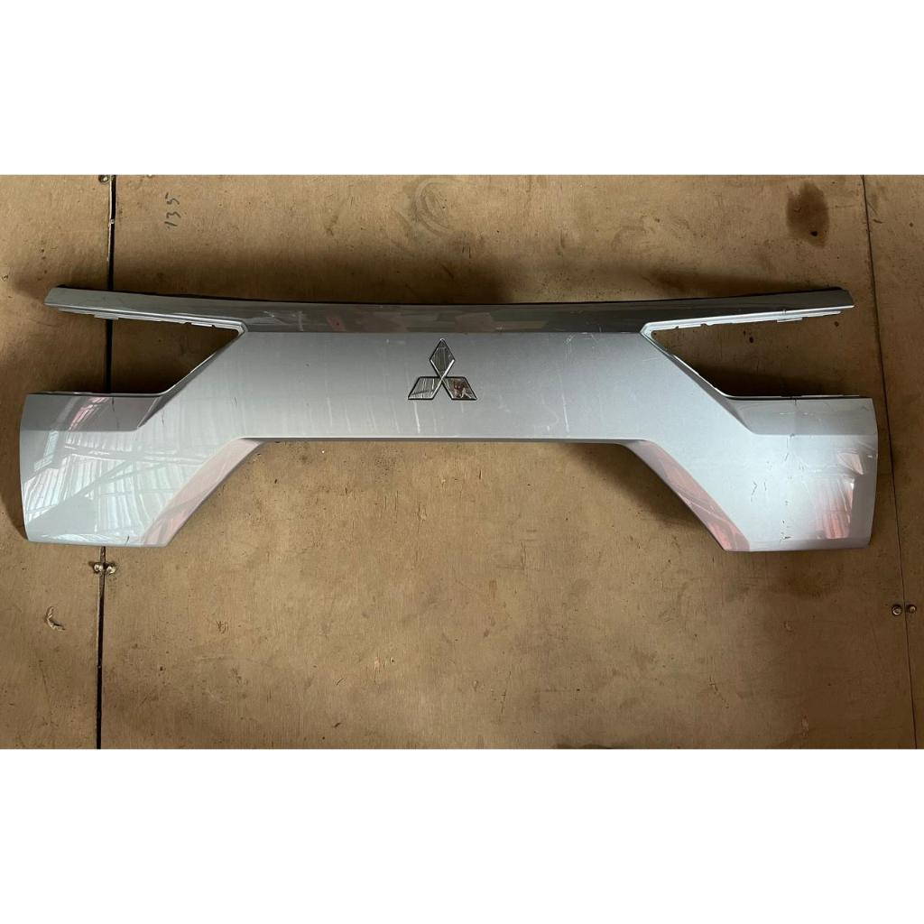 Jual Trunklid trunk Lid Moulding bagasi backdoor Mitsubishi Xpander ...