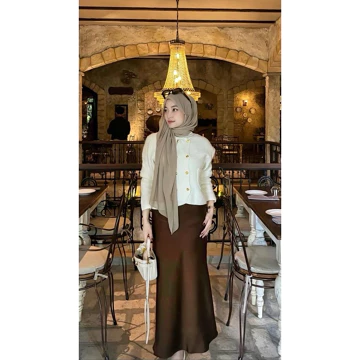 LAVEELAA Rok Satin Rose Skirt