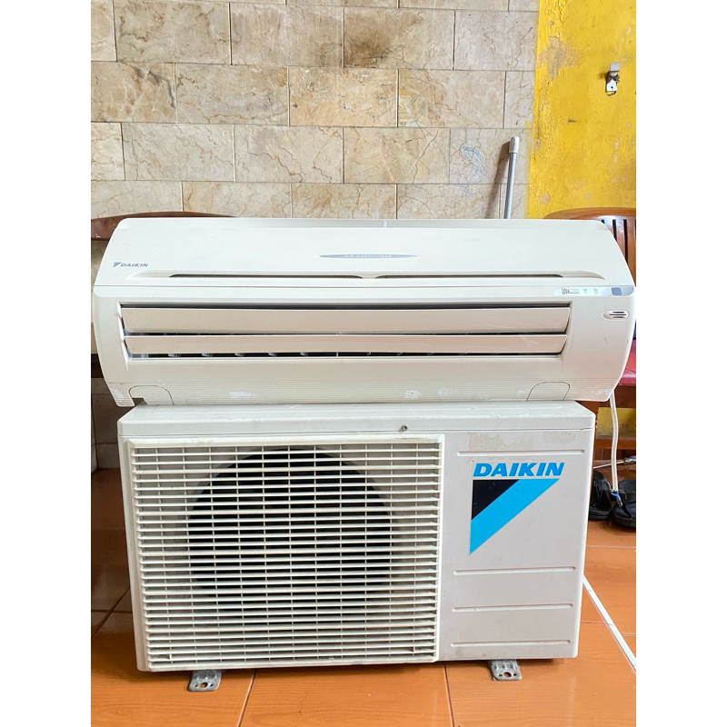 Jual Ac daikin 1/2pk R22 thailand second normal dingin mulus | Shopee ...