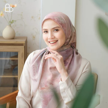 Baniescoop Hijab Modern Scarf Kerudung Hijab Segi Empat Ultrafine GAIA Series (Packing Pouch)