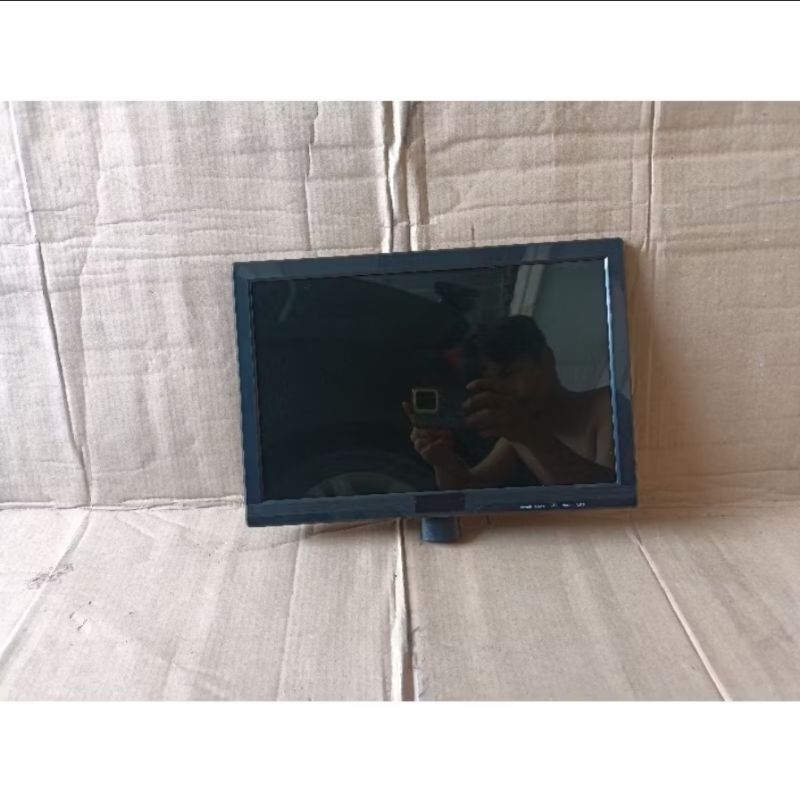 Jual Monitor LED Varro 16 Inch HDMI Include Kabel | Shopee Indonesia