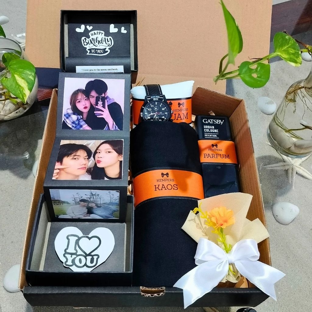 Jual Hampers Kado Hadiah Pakaian dan Foto Aesthetic Keren | Shopee ...