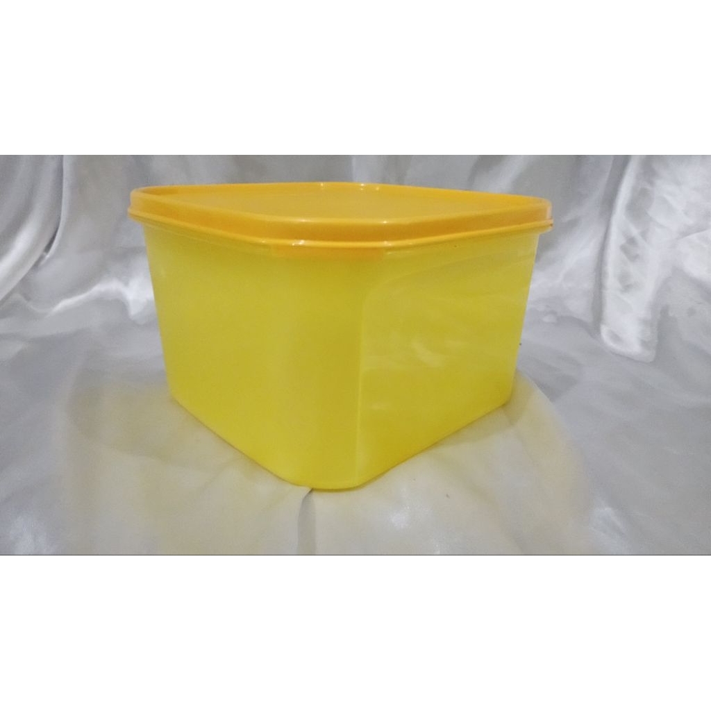 Jual yellow mm square 2 tupperware | Shopee Indonesia