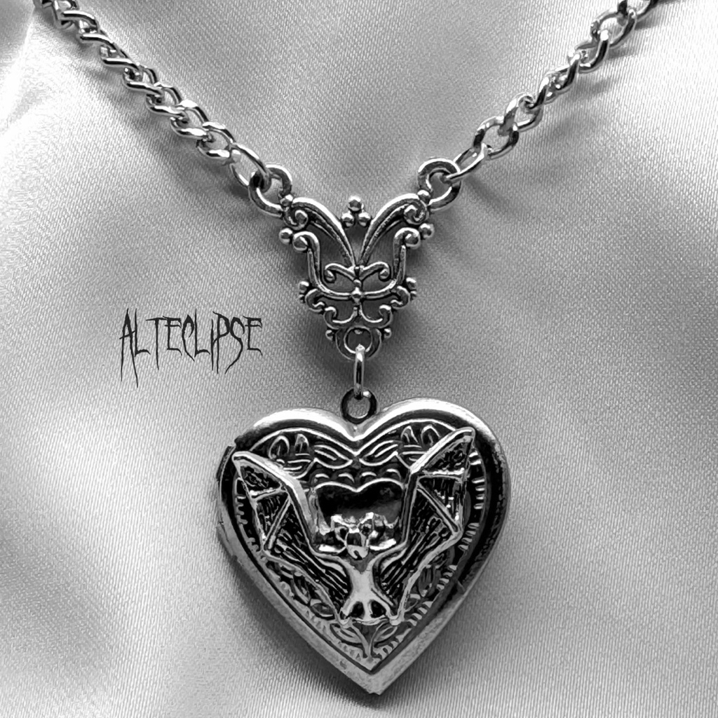 Jual alteclipse heart bat locket of the night | Shopee Indonesia