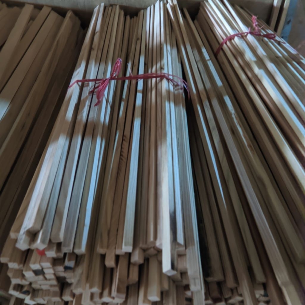 Jual List kayu 1x1 cm panjang 100cm - List/Stik Kayu | Shopee Indonesia