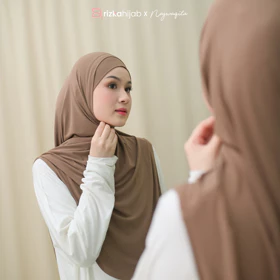 Rizka Hijab X Najwaqila Najwa Bergo Series 3 Hijab Instan Jersey Premium