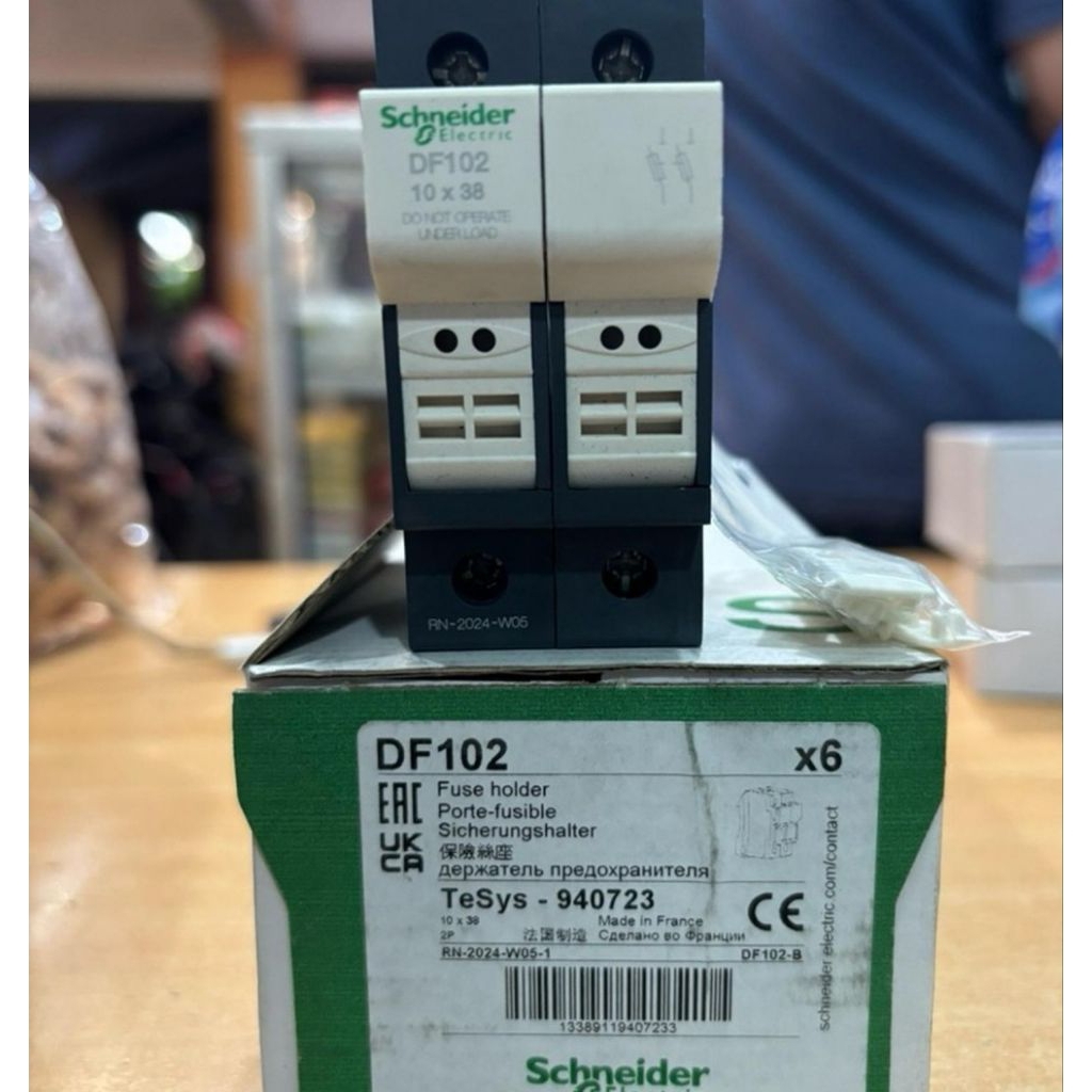 Jual SCHNEIDER DF102 FUSE CARRIER DF 2P 32A 690VAC | Shopee Indonesia