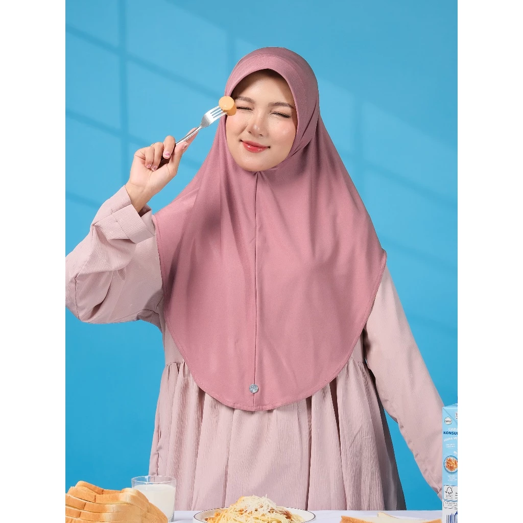 RnW Hijab Bergo Laluna - Tampilan Belakang
