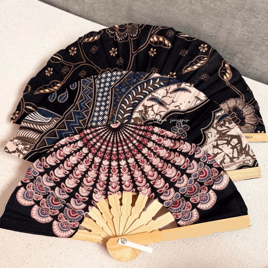 Aliza kipas batik jumbo 28 cm warna random - kipas lipat manual souvenir pernikahan