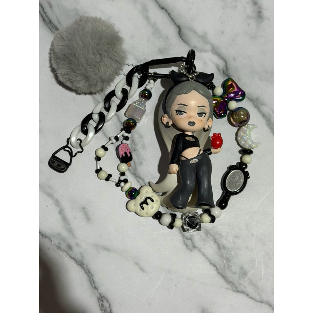 Jual BAG CHARM / GANTUNGAN TAS FIGURE DIESEL x DOLORES | Shopee Indonesia