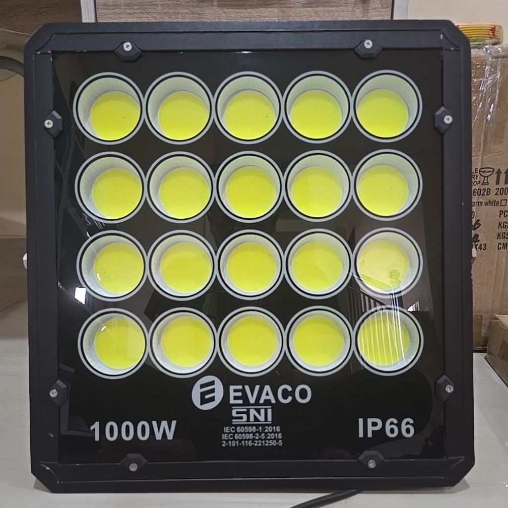 Foco LED COB de 10 W con grado de protección IP65 - Brennenstuhl