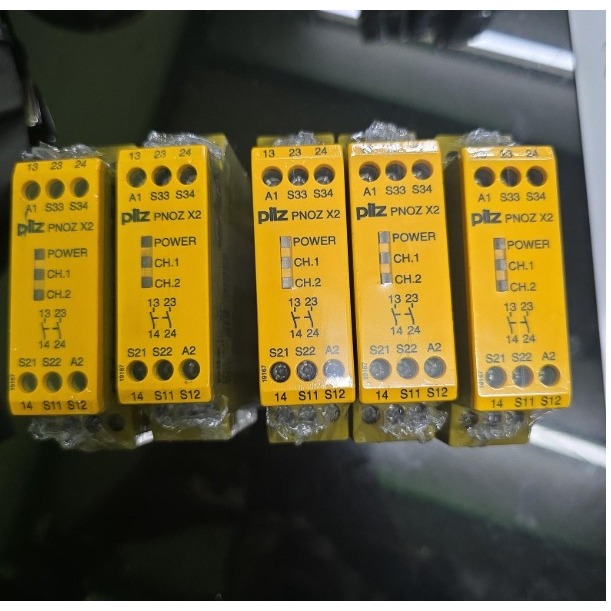 Jual PILZ PNOZ X2 24VAC/DC 2N/O SAFETY RELAY 24VDC 423990 | Shopee ...