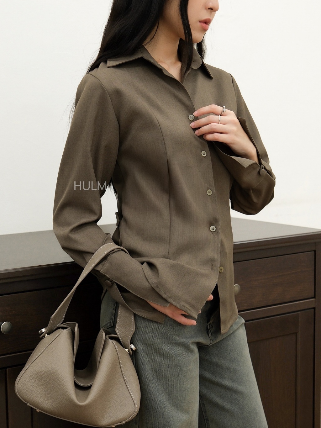 Jual HULM - Rae Fitted Shirt | Kemeja Fitted Wanita | Shopee Indonesia