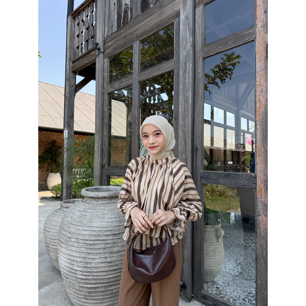 Lovia Blouse Kerut Bunga LD 120 - Blouse Oversized Wanita Tuku Klambi foto 6