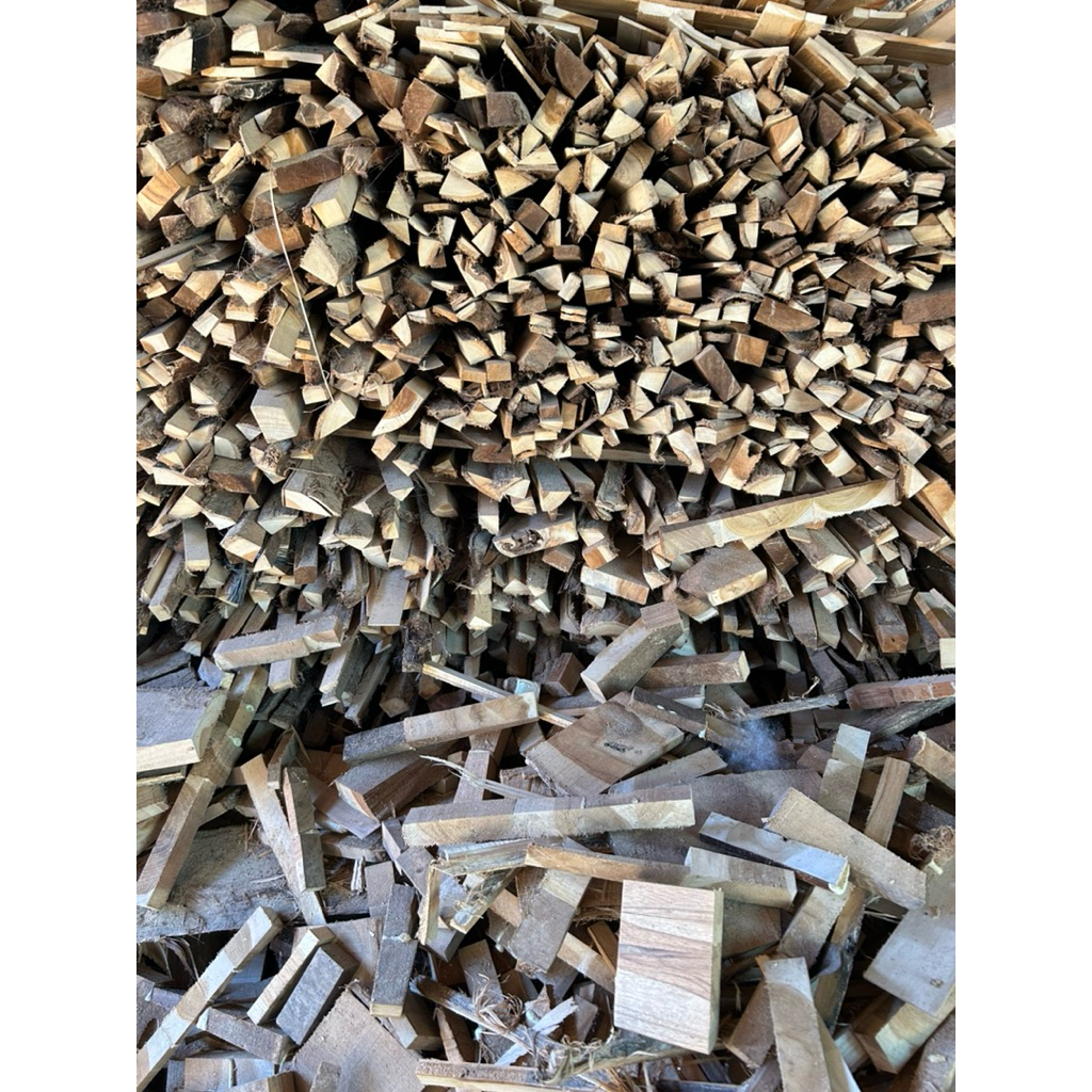 Jual Kayu limbah jati / kayu bakar / api unggun / kayu potongan per ...