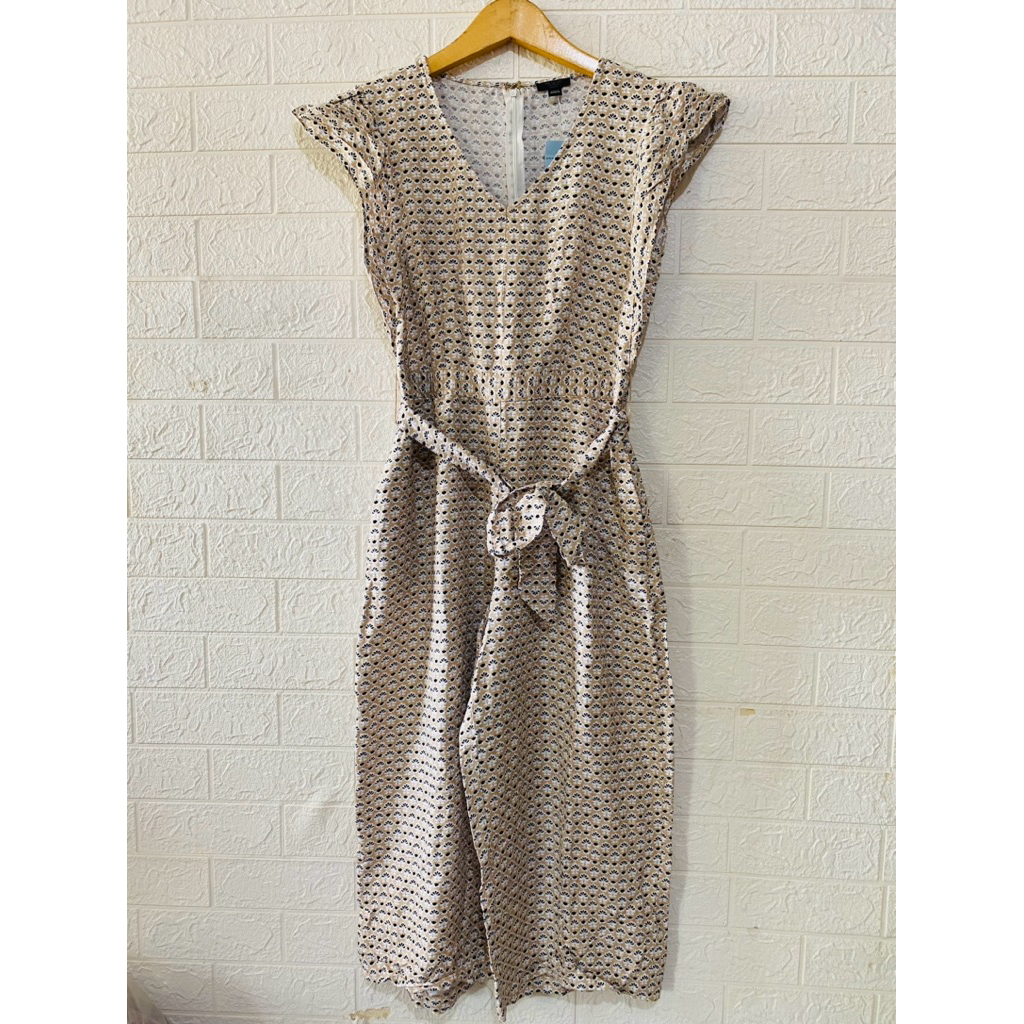 Jual JUMPSUIT WANITA LINEN V NECK LENGAN PENDEK FLUTTER TALI DEPAN AT ...