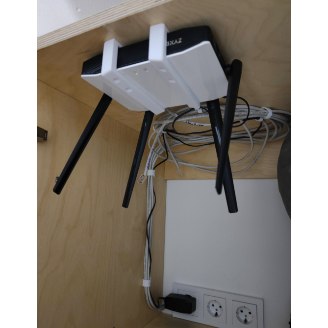 Jual Rak Dinding Router Wifi & STB Serbaguna Tempel Tembok Minimalis ...