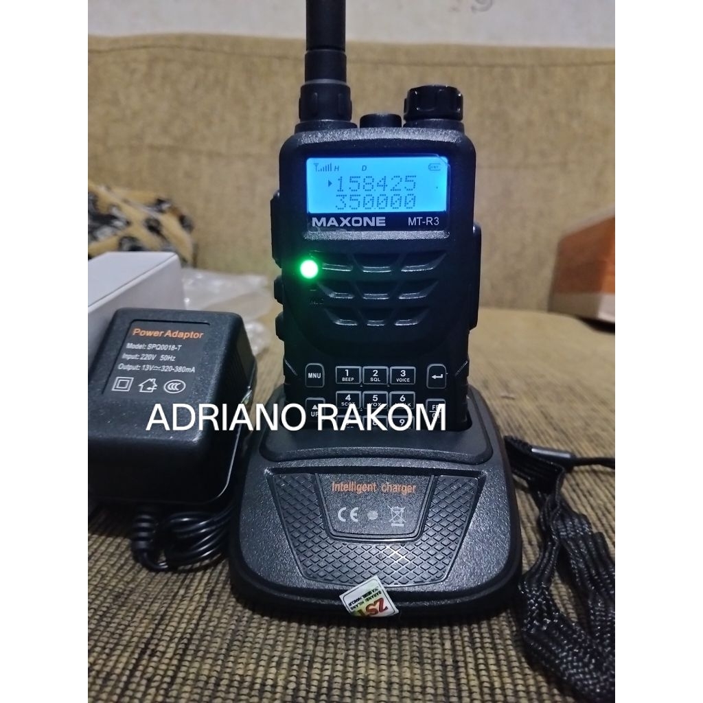 Jual HT BARU MAXONE DUALBAND VHF & LOWBAND LENGKAP CHARGER | Shopee ...