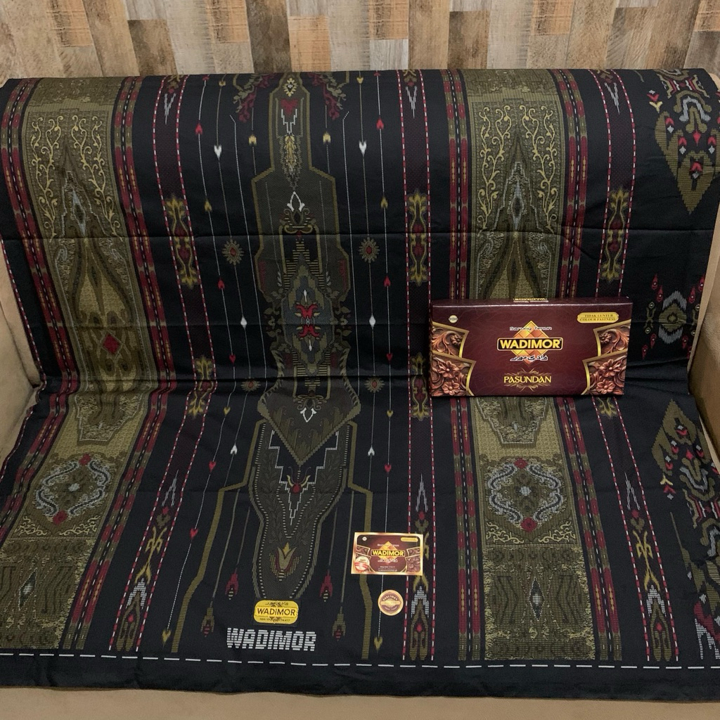 Sarung Tenun Wadimor Pasundan Motif Terbaru Hitam Print