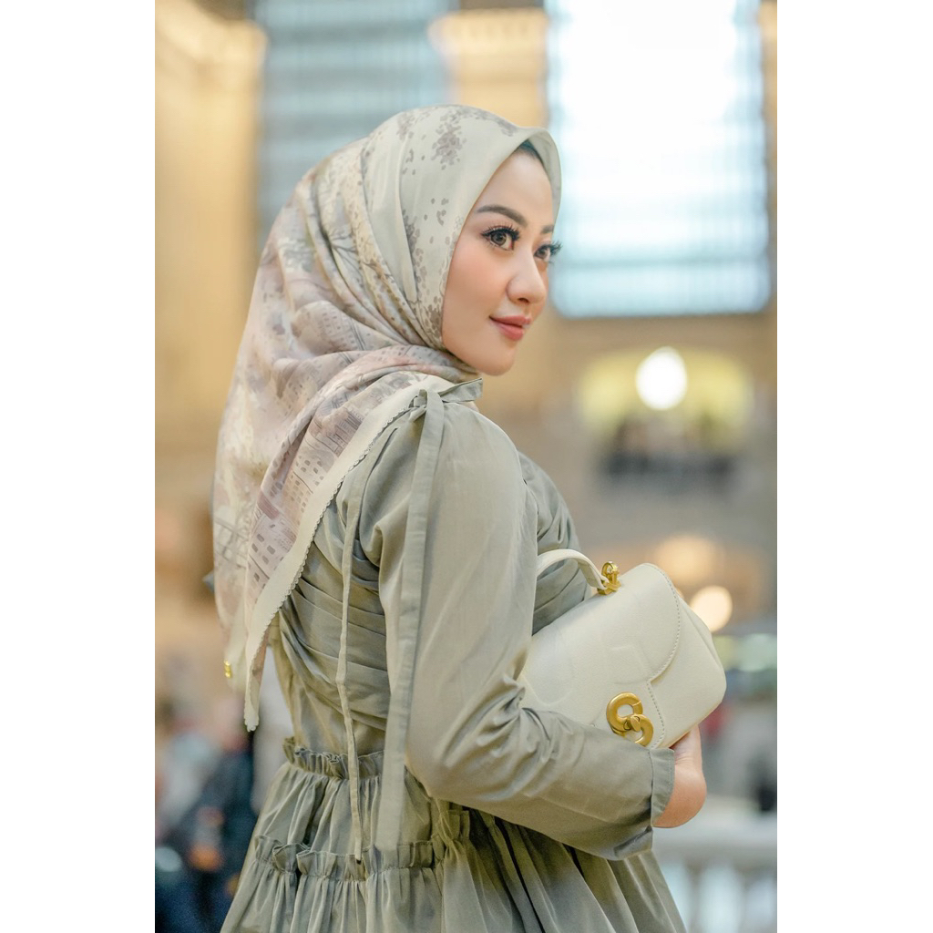 Jual NEW Buttonscarves Hawadi New York 3 Courage Square - Upper West ...