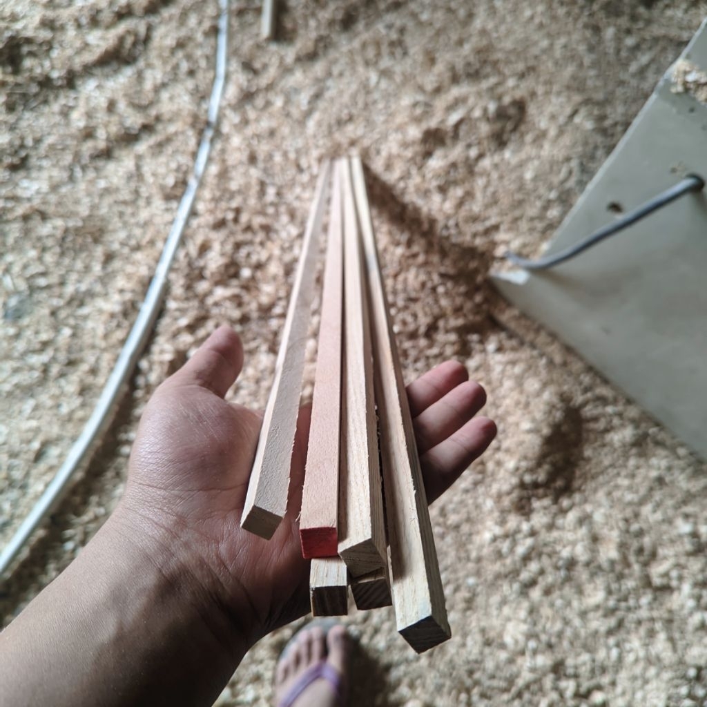 Jual List kayu 1x1 cm panjang 100cm - List/Stik Kayu | Shopee Indonesia