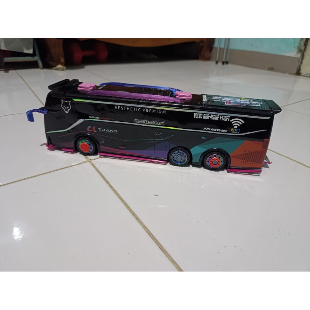 Jual Miniatur bus RKC UTrans R25 Skylander | Shopee Indonesia