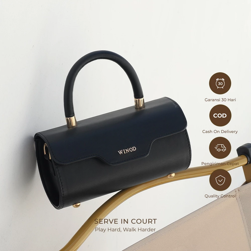 Detail Gold Hardware