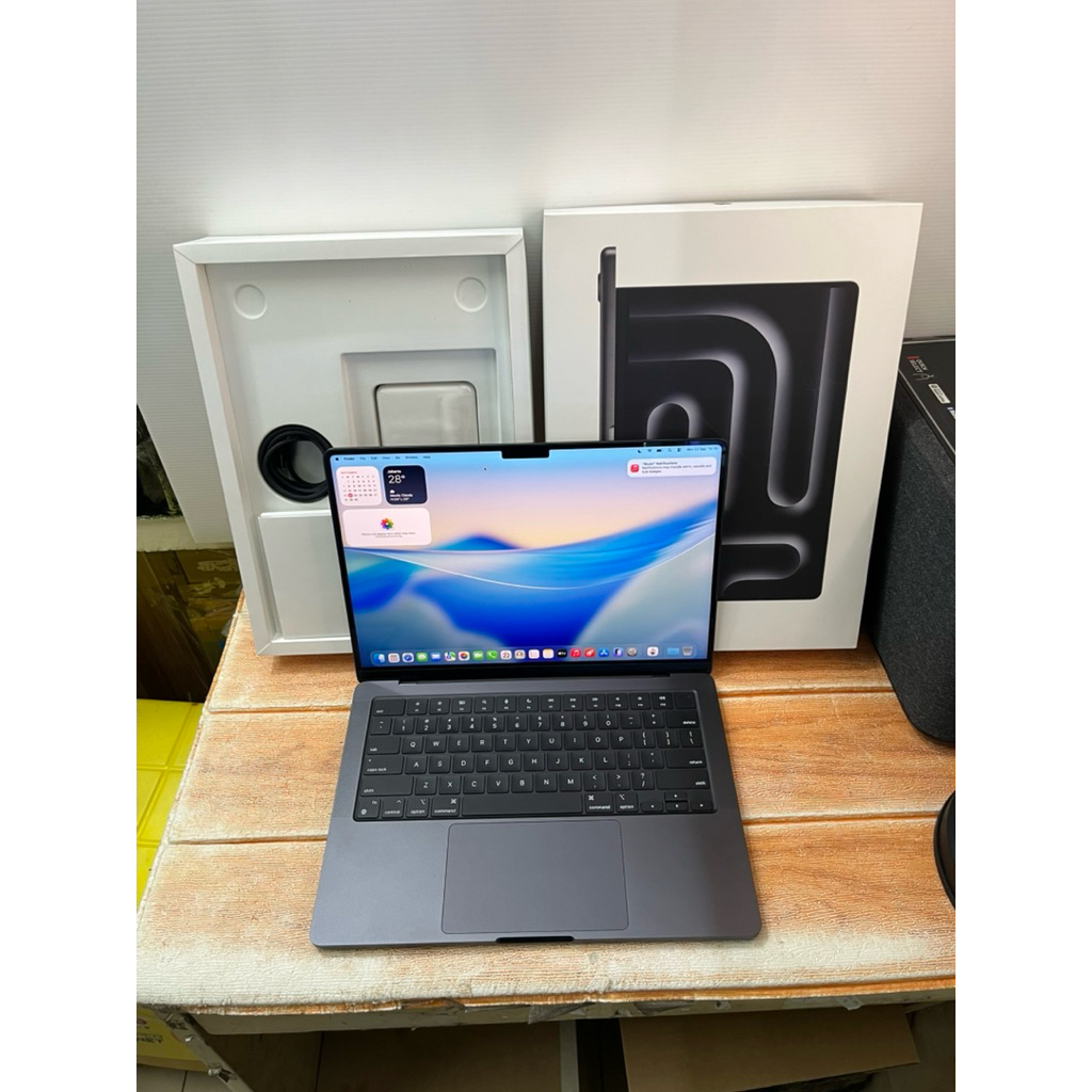 MacBook Pro 14 inci M4 Pro 24GB 1TB kondisi second like new tampak depan