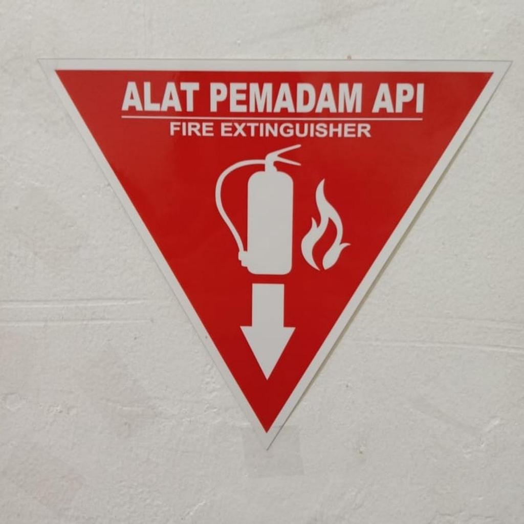 Jual SIGN STICKER SEGITIGA APAR K3 RAMBU UKURAN 20X20CM | Shopee Indonesia