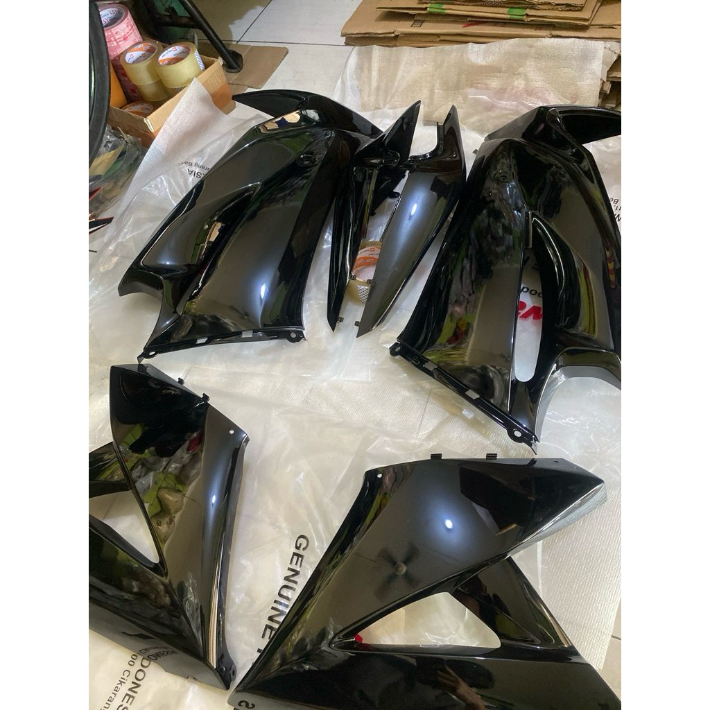 Jual Sepaket cover sayap fairing dan body belakang ninja rr new hitam ...