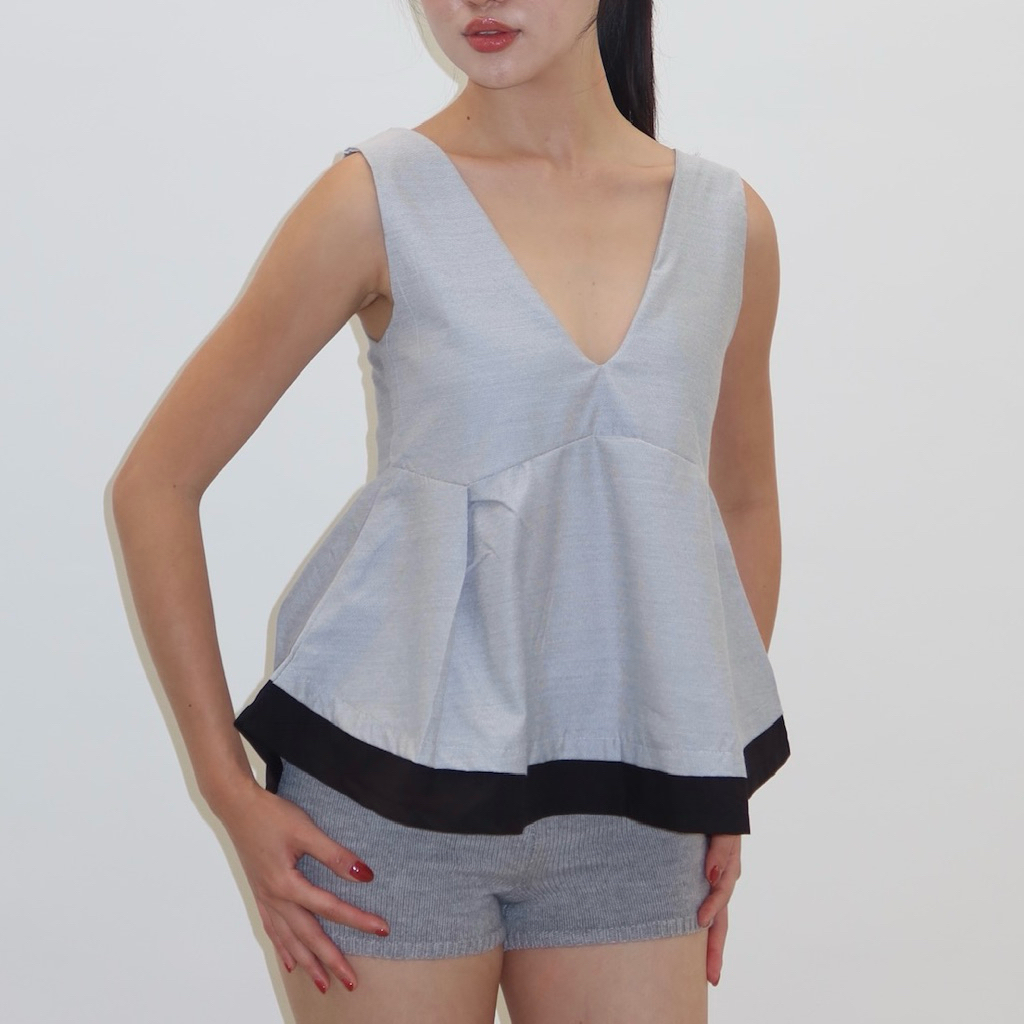 Jual PETTLE - Vivi Top | Deep V-Neckline Peplum Top | Shopee Indonesia
