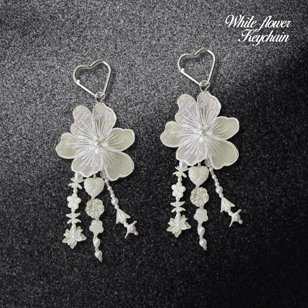 Jual Beadibiip white flower keychain | gantungan bunga bordir ...