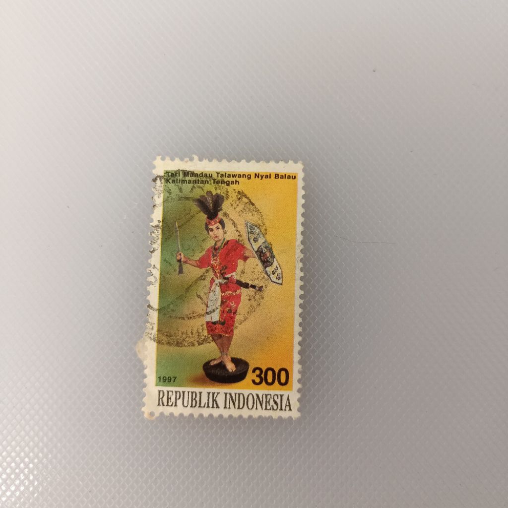 Jual 1 biji perangko Indonesia used Tari Mandau Kalimantan Tengah tahun ...