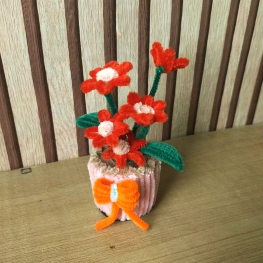 Bunga Cantik Dari Kawat Bulu Hasil Kerajinan tangan Sendiri