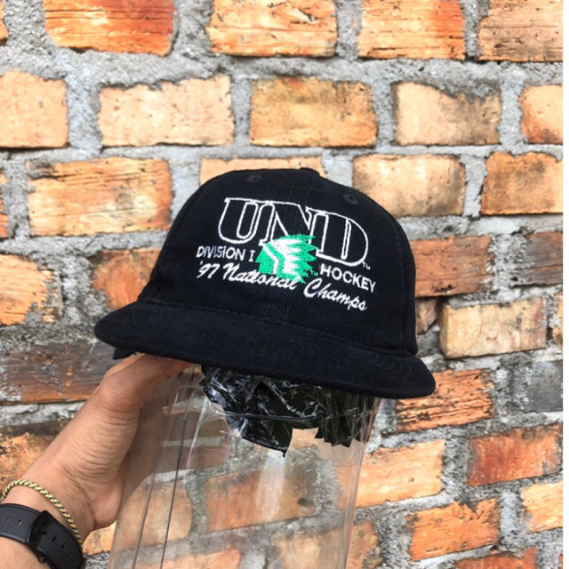 Jual UND Division Hockey National Champs By Otto Cap | Shopee Indonesia