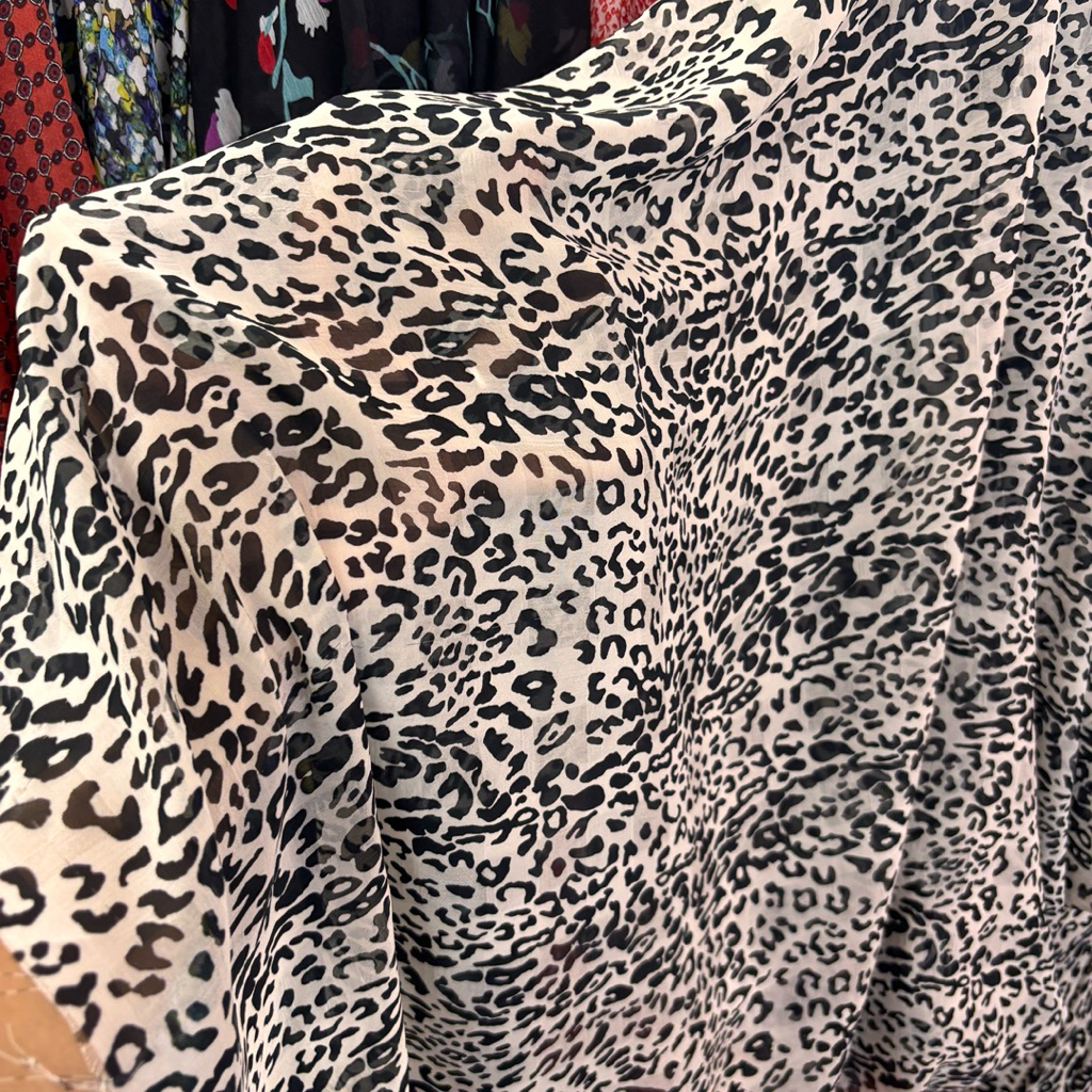 Jual Kain Sifon Ceruty Motif Leopard Hitam Putih – Bahan Ringan Flowly ...