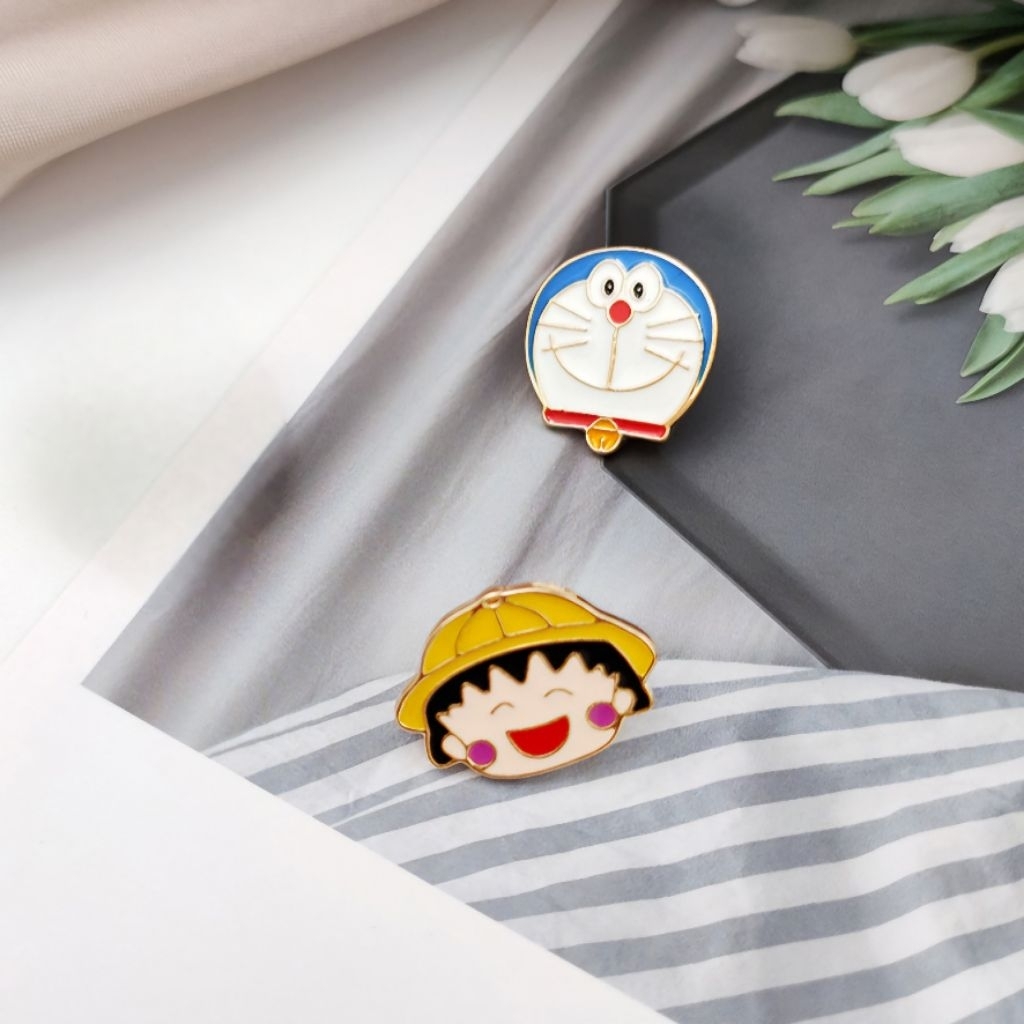 Jual Pin Enamel Mini Maruko Doraemon Lucu Aksesoris Tas | Shopee Indonesia