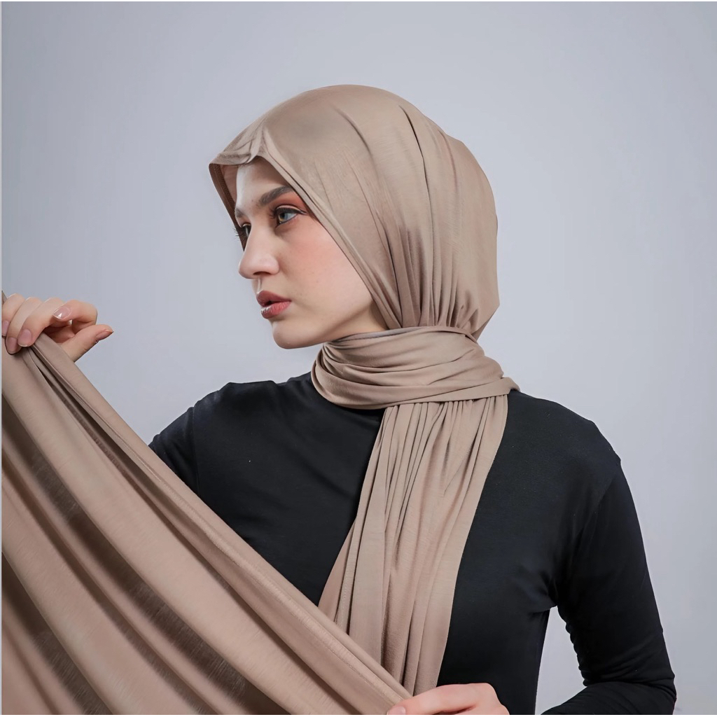 Man unveiling his pashmina girl