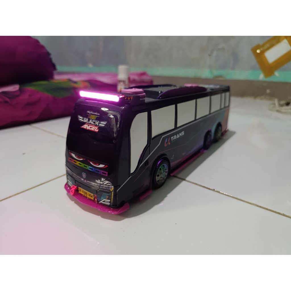 Jual Miniatur bus RKC UTrans R25 Skylander | Shopee Indonesia
