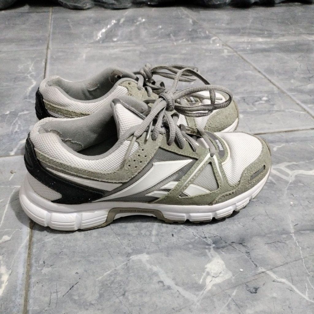 Jual SEPATU REEBOK ORIGINAL SECOND | Shopee Indonesia