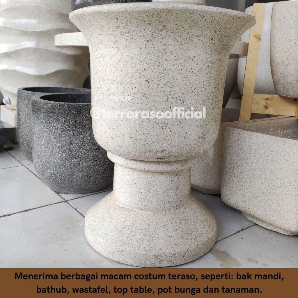 Jual POT BUNGA TERASO MODEL PIALA UKURAN 40X50CM | Shopee Indonesia