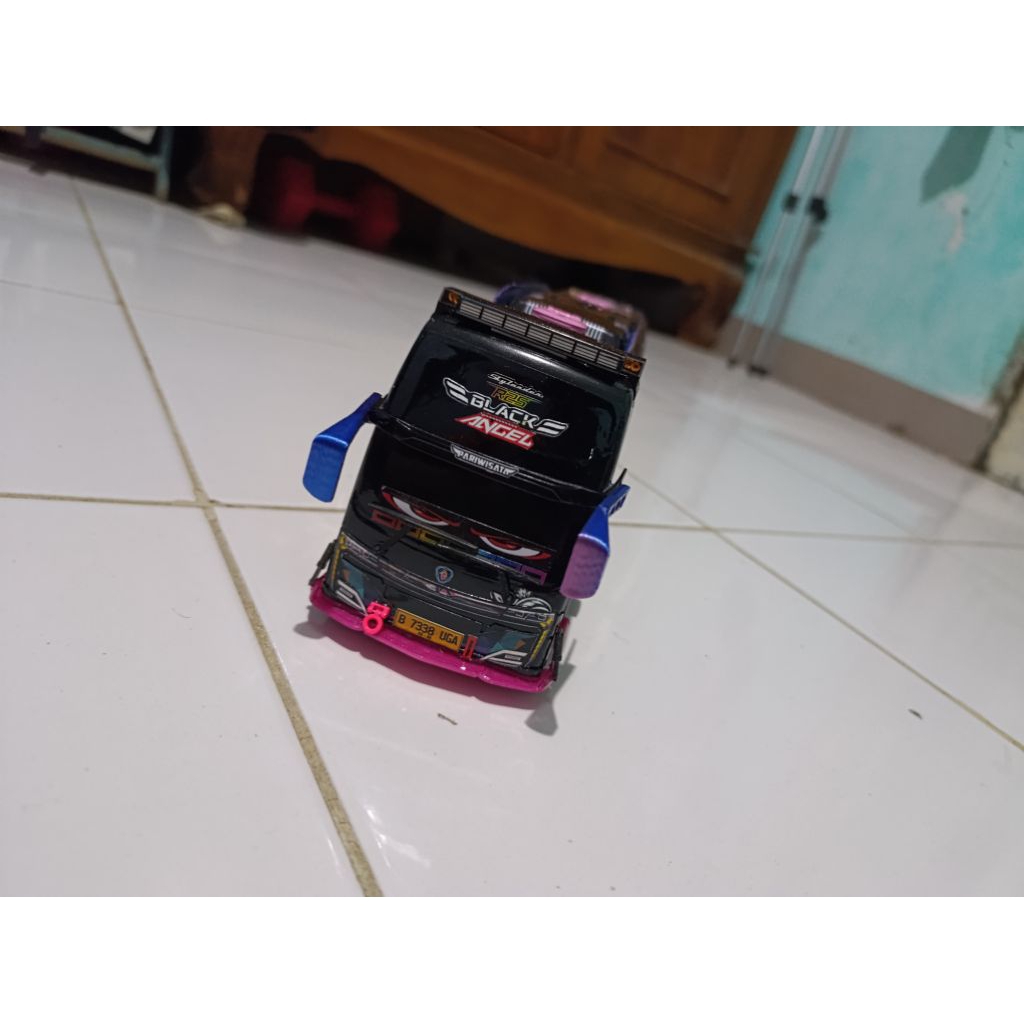 Jual Miniatur bus RKC UTrans R25 Skylander | Shopee Indonesia