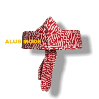 Uydagi xotinlar telefonda suratga olishdi